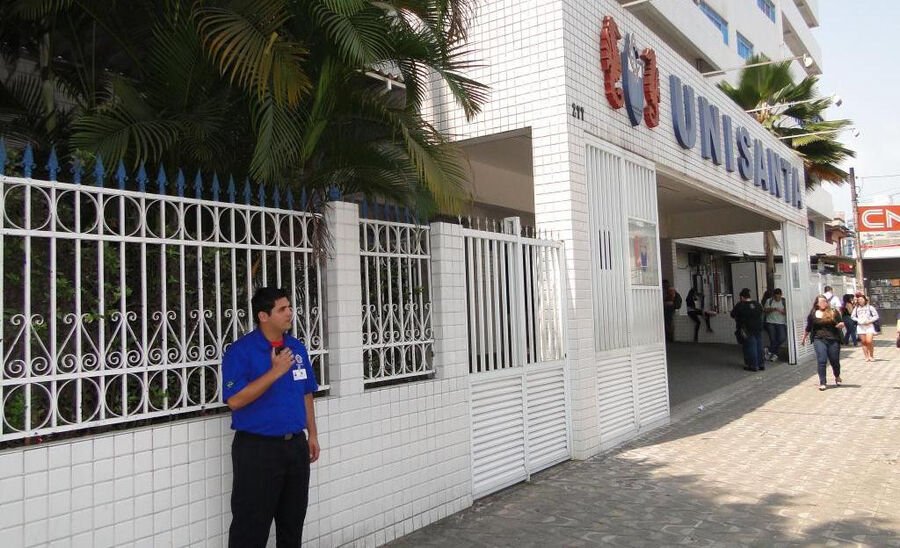 Profissional em instituição de ensino