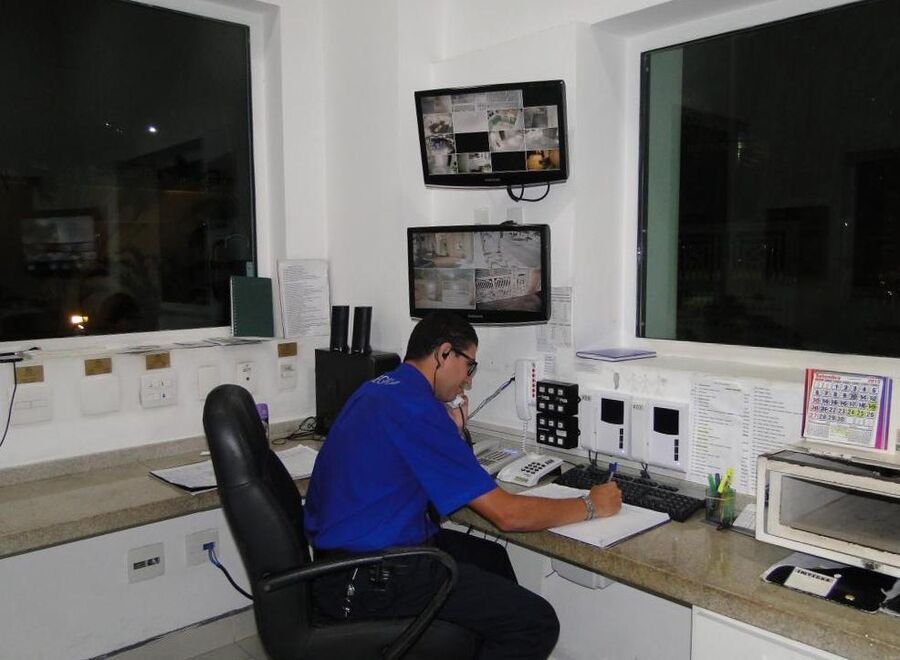 Colaborador em posto de segurança
